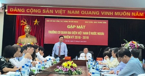 Ban chỉ đạo công tác thông tin đối ngoại gặp gỡ các trưởng cơ quan đại diện Việt Nam tại nước ngoài - ảnh 1